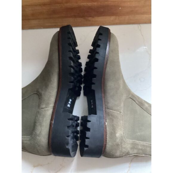 NEW Caslon Womens Miller Chelsea Ankle Boot Sz 9 Olive Suede - Picture 5 of 8